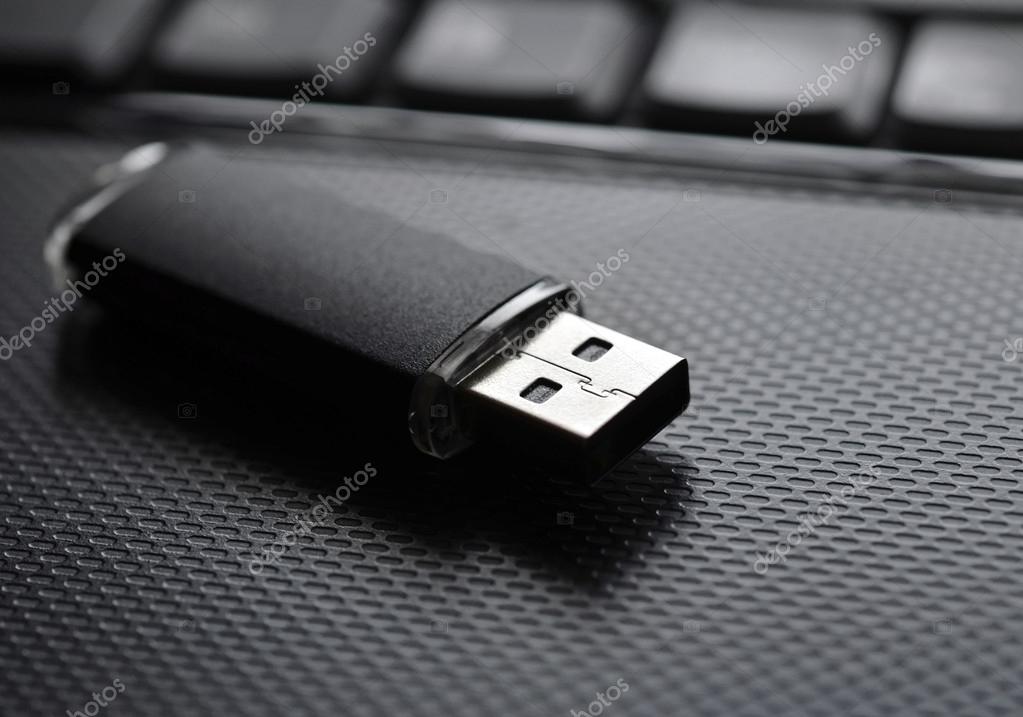 Chiavetta USB collegata a un computer
