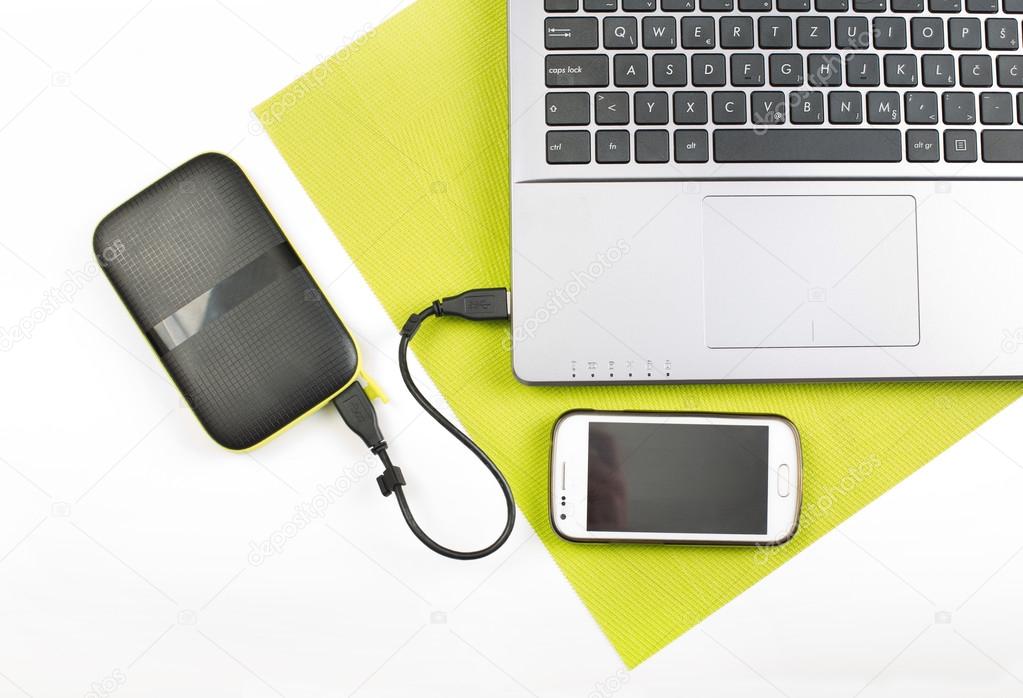 Hard disk esterno collegato a un portatile